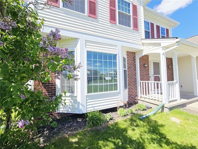 40 Oak Mills Crossing, Henrietta, NY 14586