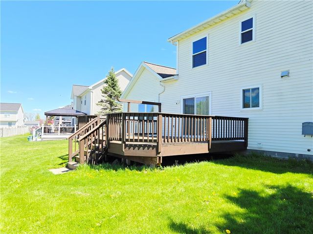 40 Oak Mills Crossing, Henrietta, NY 14586