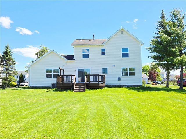 40 Oak Mills Crossing, Henrietta, NY 14586