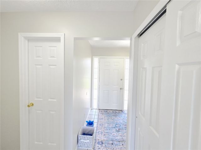 40 Oak Mills Crossing, Henrietta, NY 14586