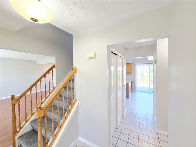40 Oak Mills Crossing, Henrietta, NY 14586