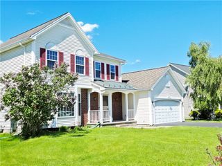 40 Oak Mills Crossing, Henrietta, NY 14586