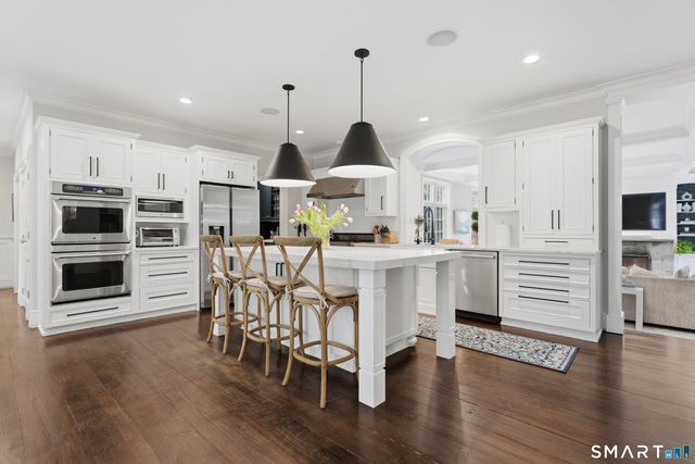 125 West Road, New Canaan, CT 06840