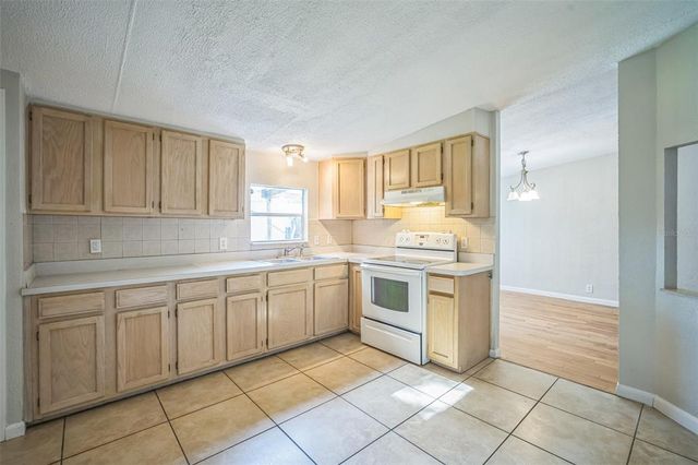 12911 WORCHESTER AVENUE, Tampa, FL 33624