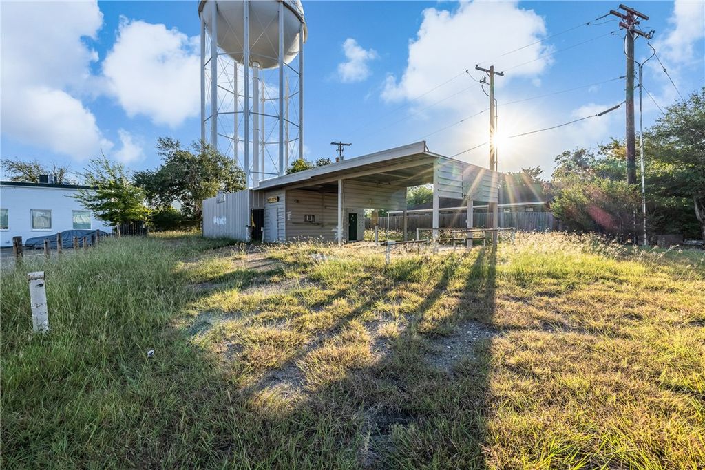 3703 South College Avenue, Bryan, TX 77801 — exterior