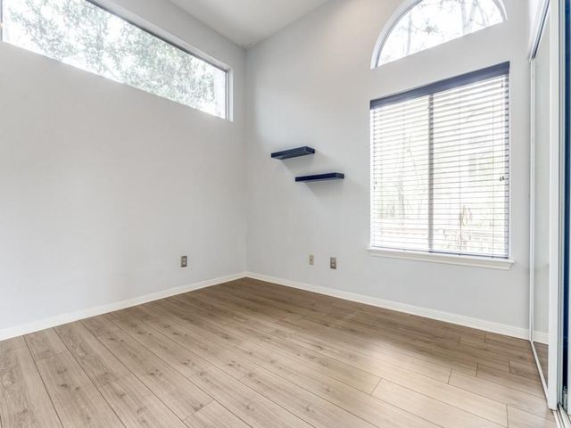 39 N Lakeridge Circle, The Woodlands, TX 77381