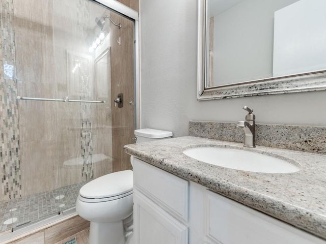 39 N Lakeridge Circle, The Woodlands, TX 77381