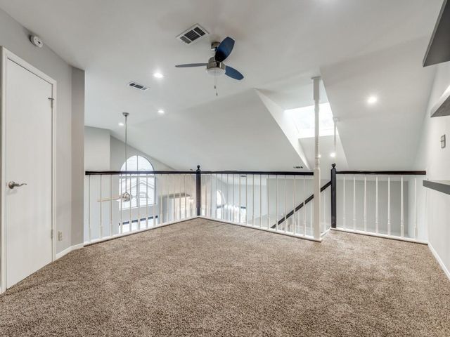 39 N Lakeridge Circle, The Woodlands, TX 77381