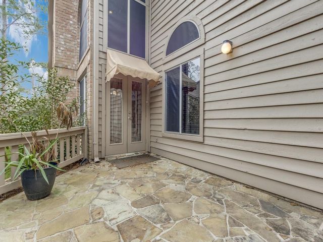 39 N Lakeridge Circle, The Woodlands, TX 77381
