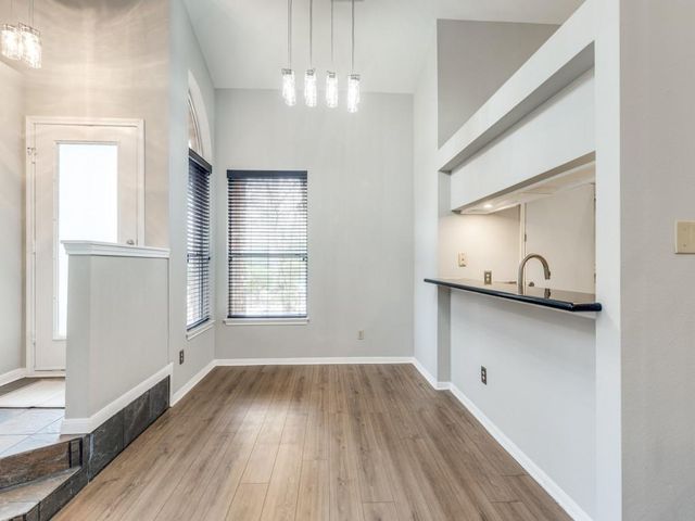 39 N Lakeridge Circle, The Woodlands, TX 77381