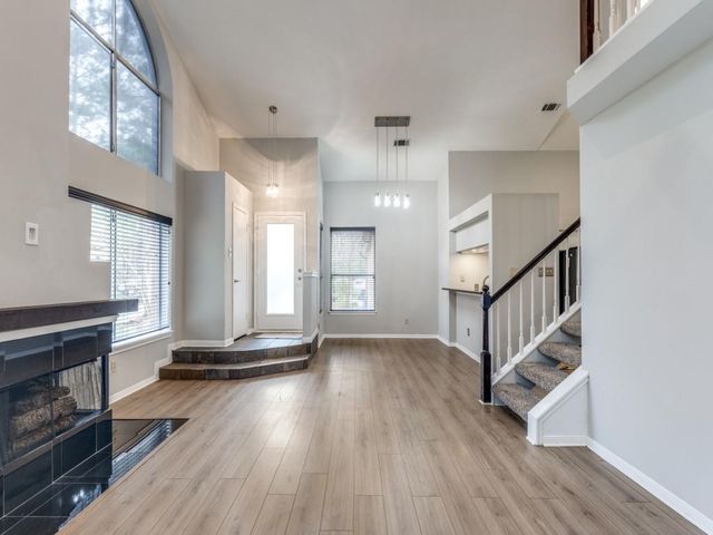 39 N Lakeridge Circle, The Woodlands, TX 77381