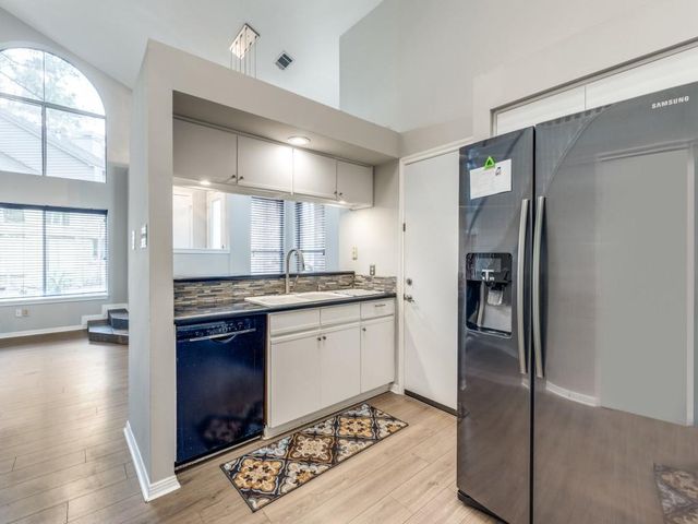 39 N Lakeridge Circle, The Woodlands, TX 77381