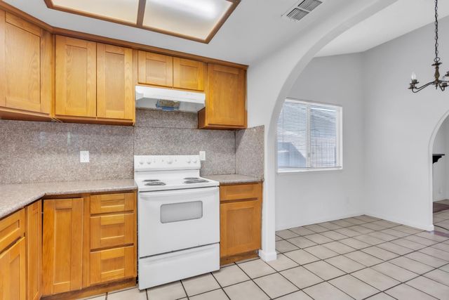7283 Chardon Ct, Sacramento, CA 95828