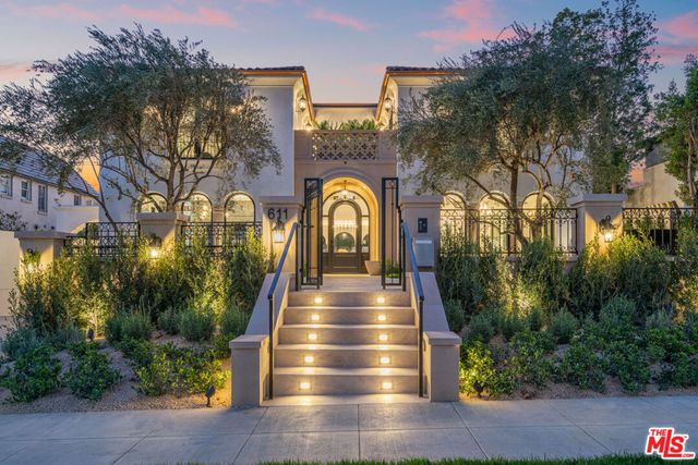 611 N Hillcrest Road, Beverly Hills, CA 90210