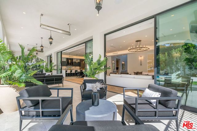 611 N Hillcrest Road, Beverly Hills, CA 90210