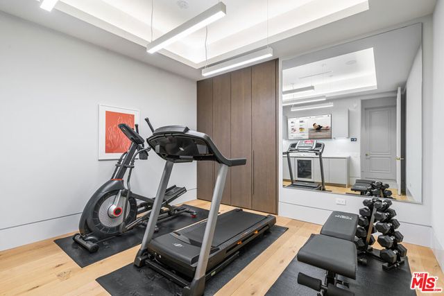 611 N Hillcrest Road, Beverly Hills, CA 90210