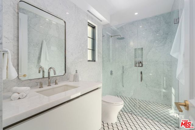 611 N Hillcrest Road, Beverly Hills, CA 90210