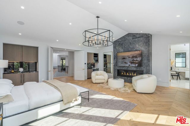 611 N Hillcrest Road, Beverly Hills, CA 90210