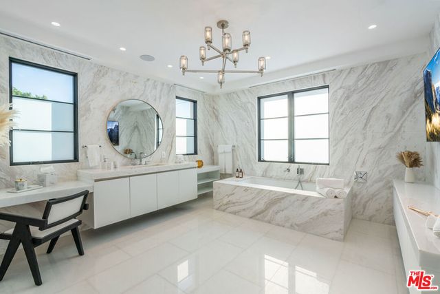 611 N Hillcrest Road, Beverly Hills, CA 90210