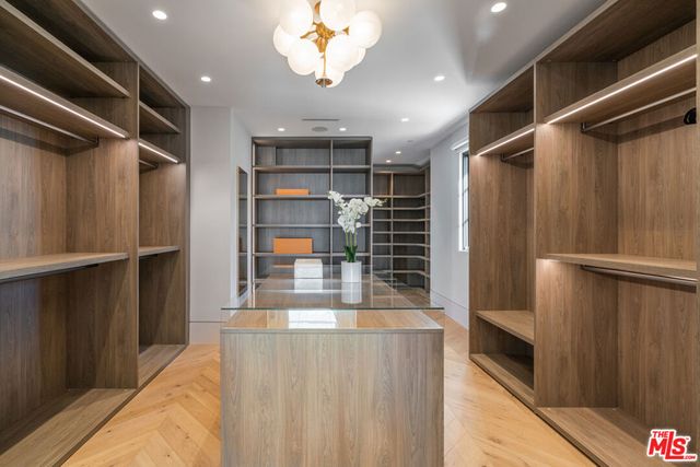 611 N Hillcrest Road, Beverly Hills, CA 90210