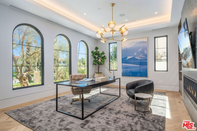 611 N Hillcrest Road, Beverly Hills, CA 90210