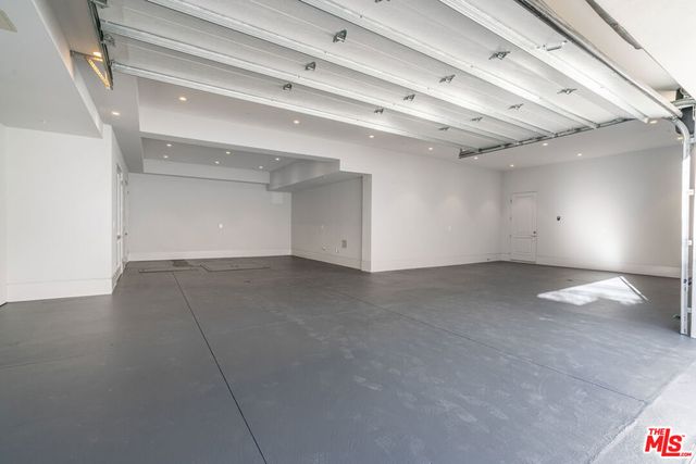 611 N Hillcrest Road, Beverly Hills, CA 90210