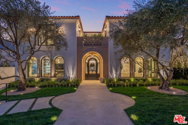 611 N Hillcrest Road, Beverly Hills, CA 90210