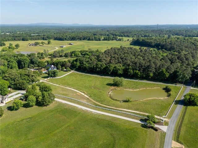 171 School House Road NE, Calhoun, GA 30701