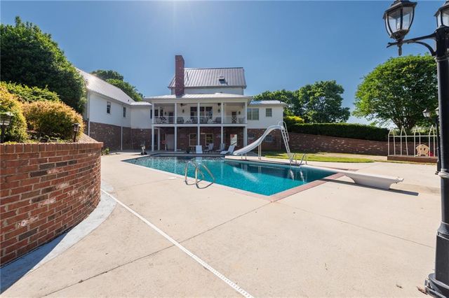 171 School House Road NE, Calhoun, GA 30701