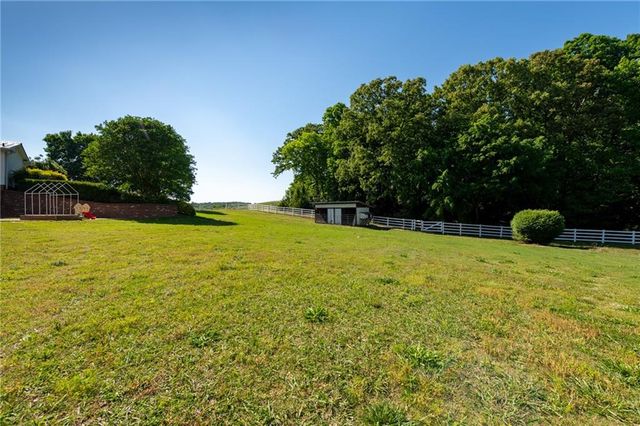 171 School House Road NE, Calhoun, GA 30701