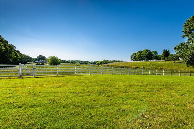 171 School House Road NE, Calhoun, GA 30701