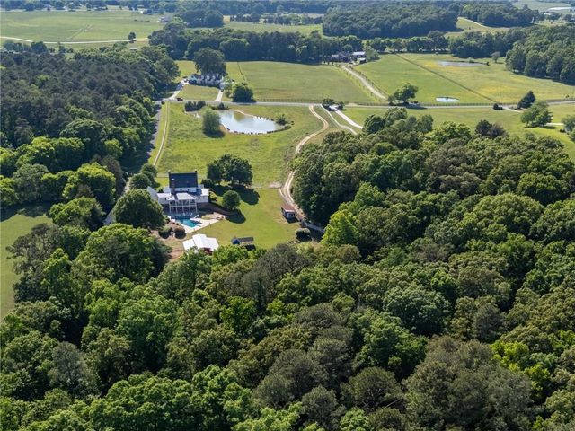 171 School House Road NE, Calhoun, GA 30701