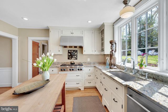 9218 ALDERSHOT DR, Bethesda, MD 20817