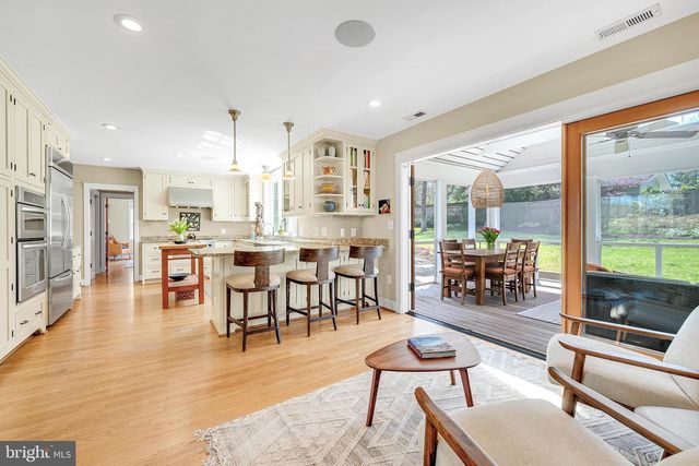 9218 ALDERSHOT DR, Bethesda, MD 20817