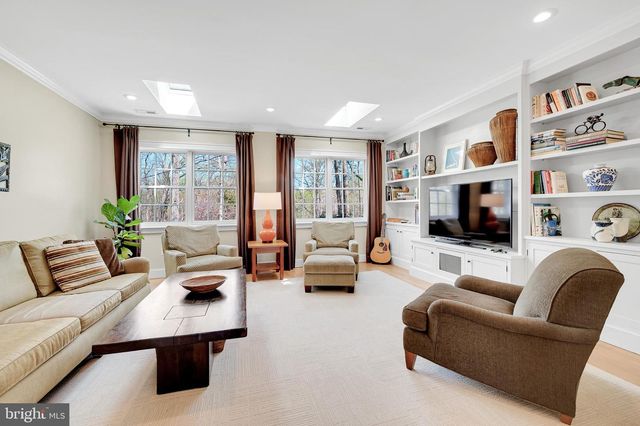 9218 ALDERSHOT DR, Bethesda, MD 20817