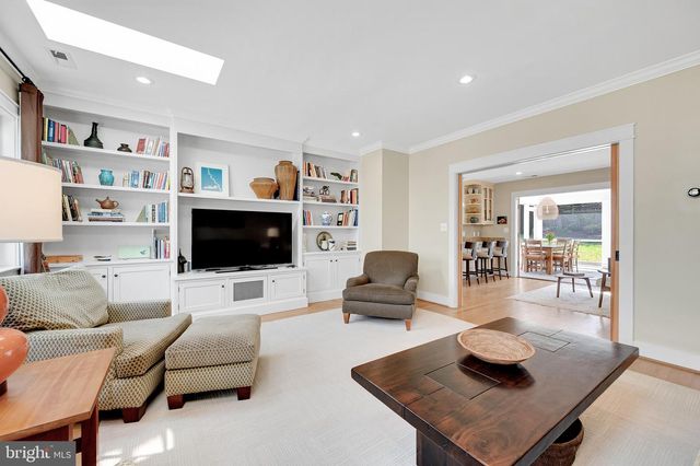 9218 ALDERSHOT DR, Bethesda, MD 20817