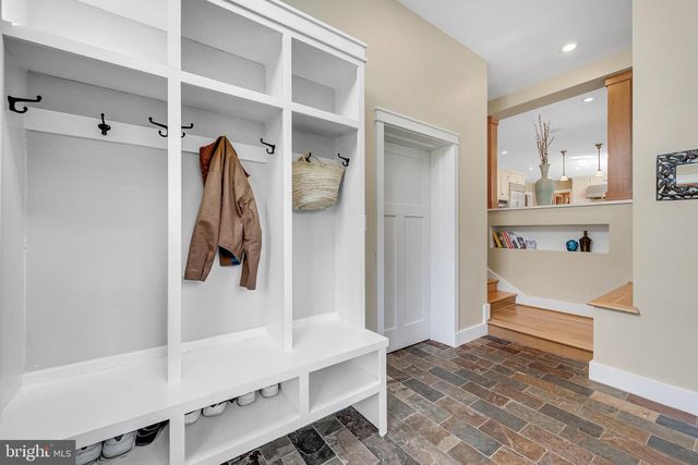 9218 ALDERSHOT DR, Bethesda, MD 20817