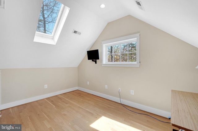 9218 ALDERSHOT DR, Bethesda, MD 20817