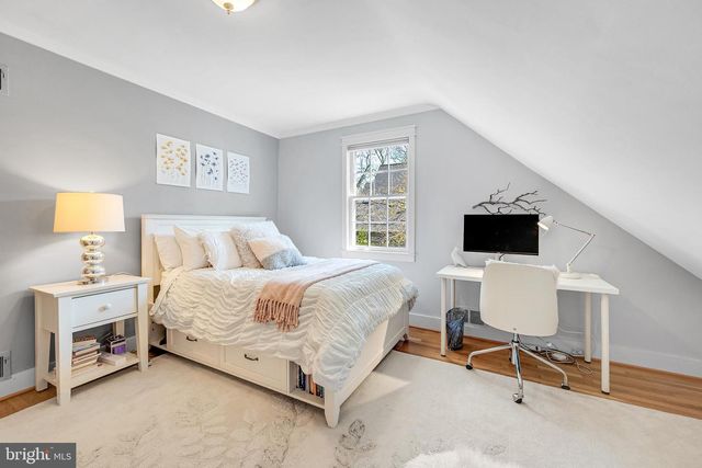 9218 ALDERSHOT DR, Bethesda, MD 20817