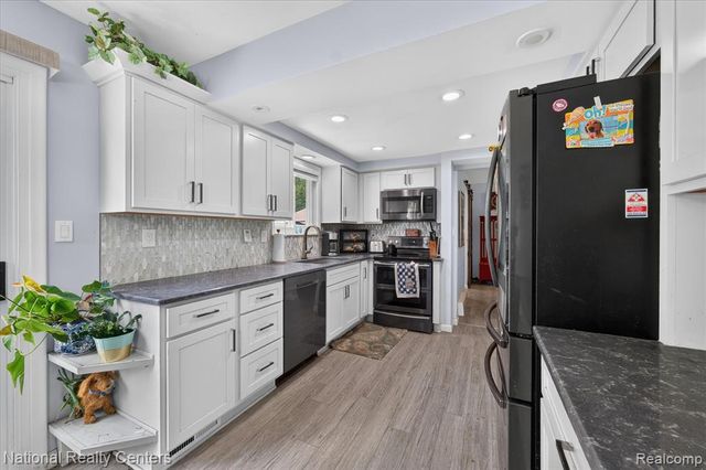9472 Lakepointe Boulevard, Clay, MI 48001