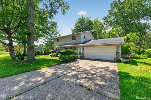 9472 Lakepointe Boulevard, Clay, MI 48001