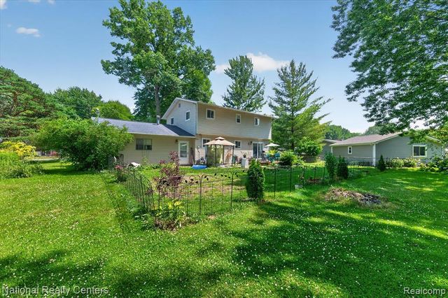 9472 Lakepointe Boulevard, Clay, MI 48001