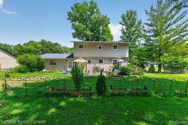 9472 Lakepointe Boulevard, Clay, MI 48001
