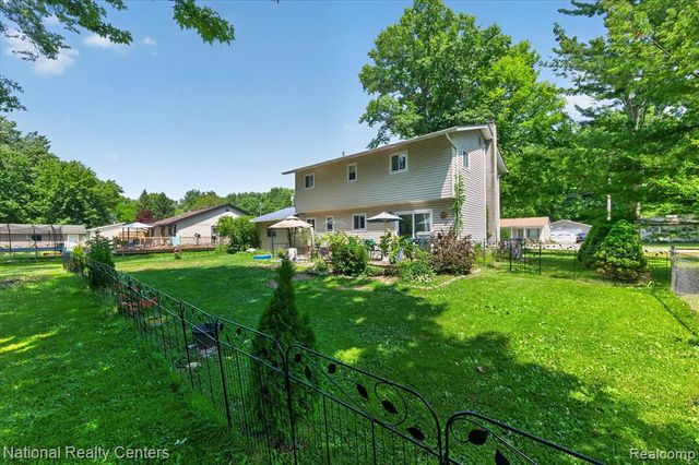 9472 Lakepointe Boulevard, Clay, MI 48001
