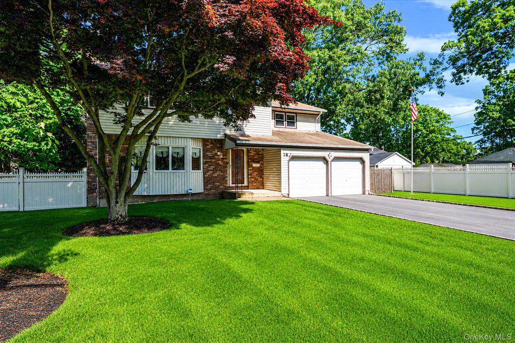 18 Deer Park Boulevard, Deer Park, NY 11729