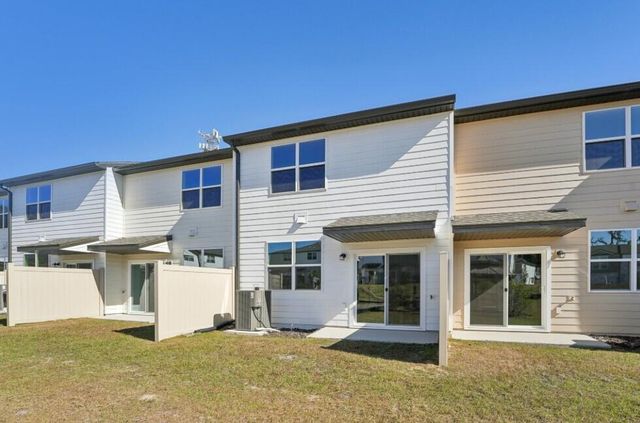 472 Colchester Court, Moncks Corner, SC 29461