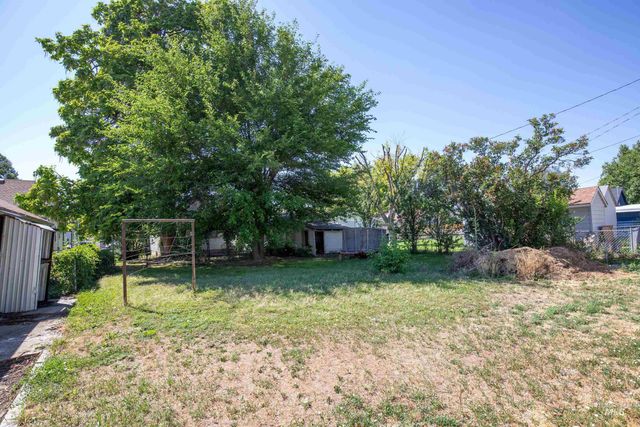 212 Locust St, Nampa, ID 83686