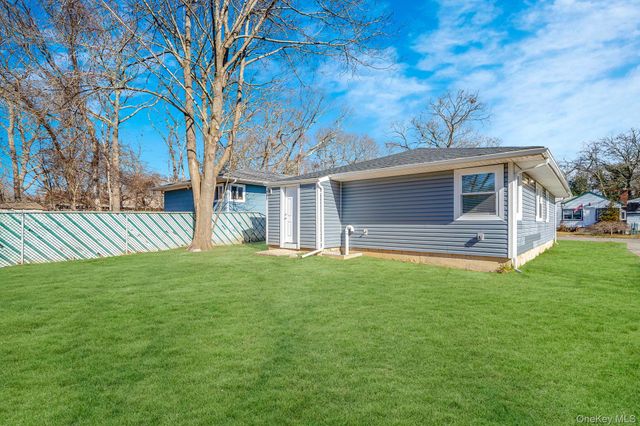 18A Broadway, Mastic, NY 11950