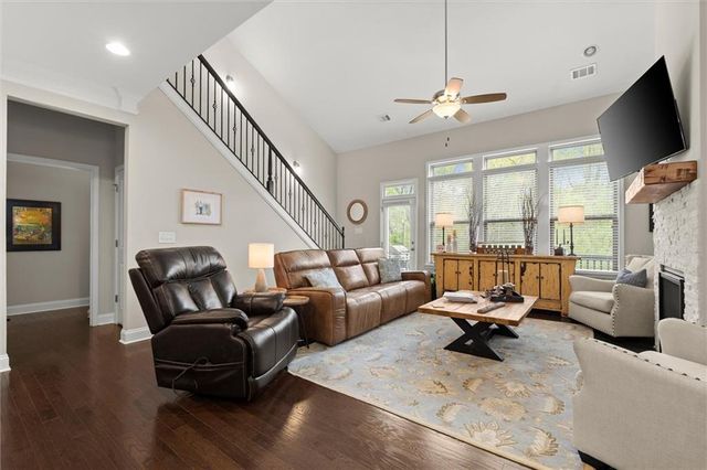 556 Lost Creek Drive, Woodstock, GA 30188