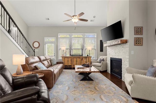 556 Lost Creek Drive, Woodstock, GA 30188